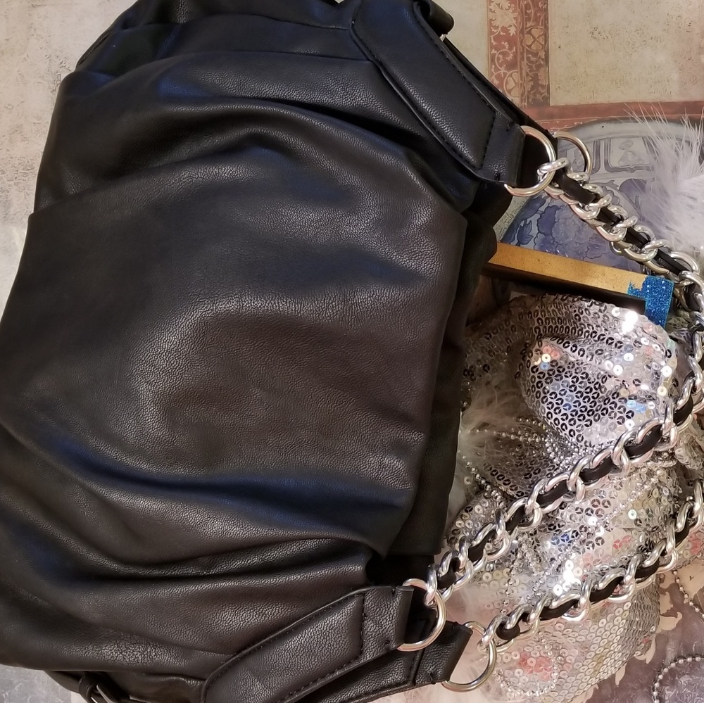*SOLD*AUTH Guess Satchel Leather Chain Handle - Picture 4 of 8
